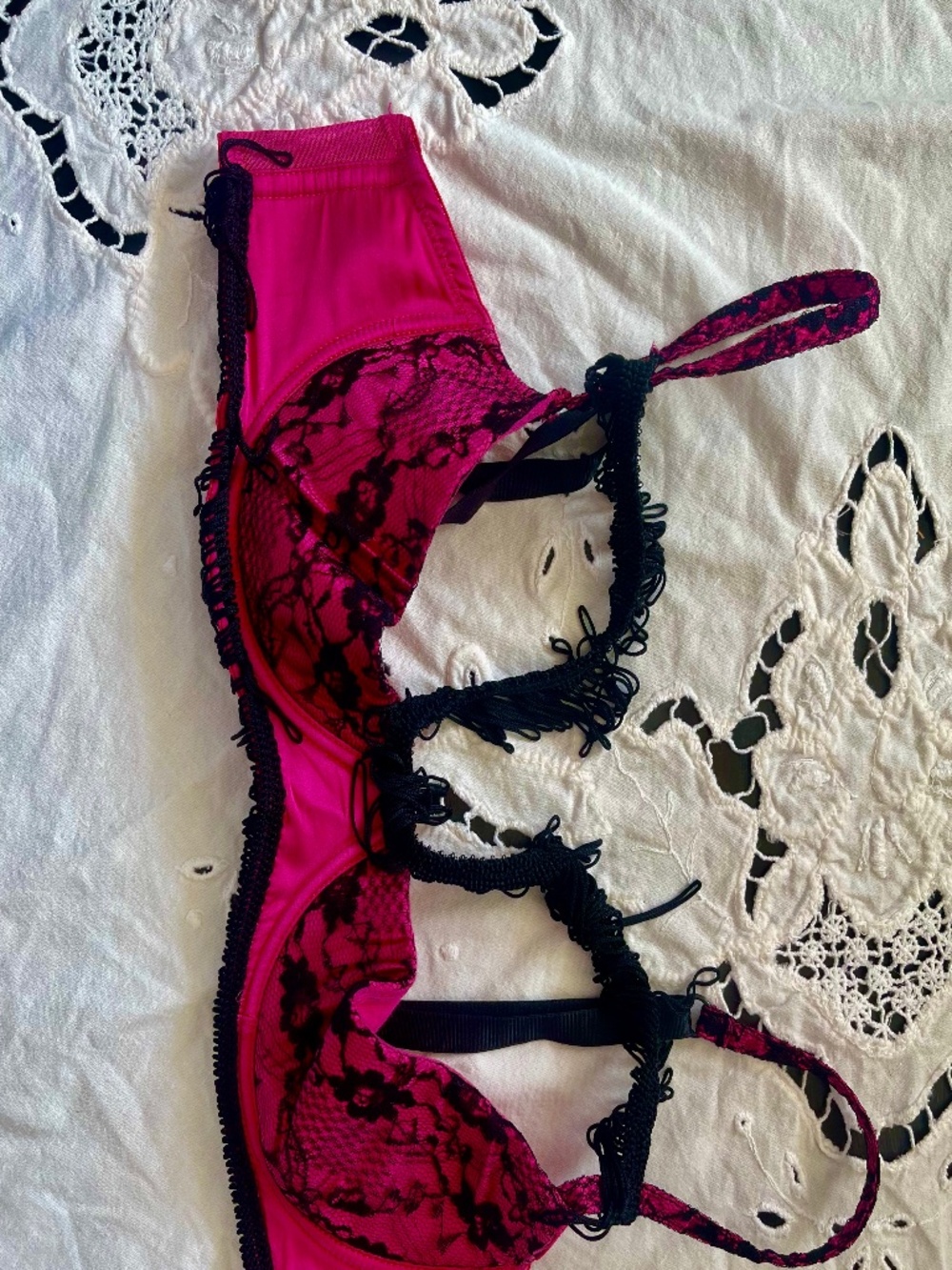 Victoria's Secret Pink & Black Lace Bra | L
